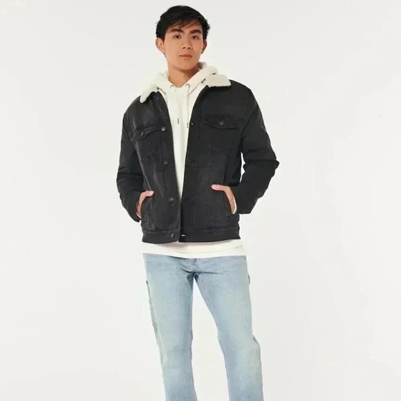 Hollister FAUX SHEARLING-LINED DENIM TRUCKER JACKET - Picture 2 of 6